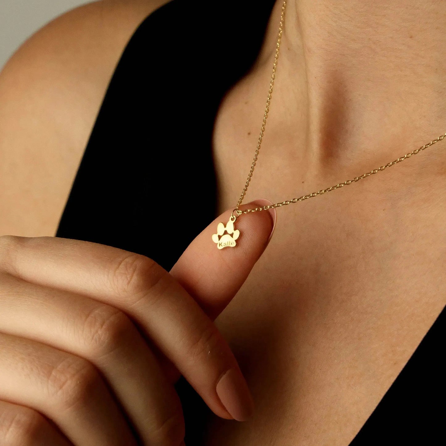 Personalized necklace with name and paw NostalgiaJewels