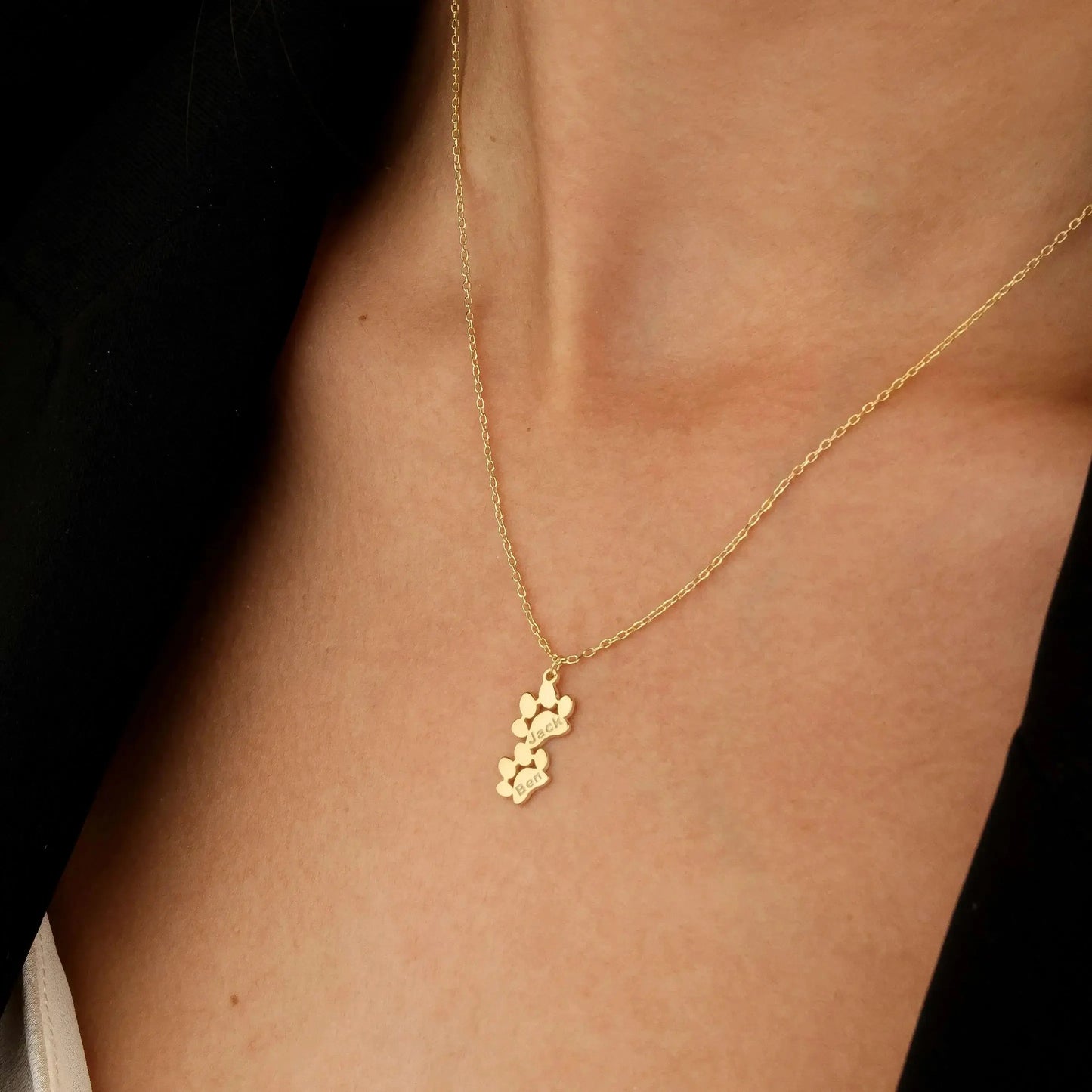 Personalized necklace with name and paw